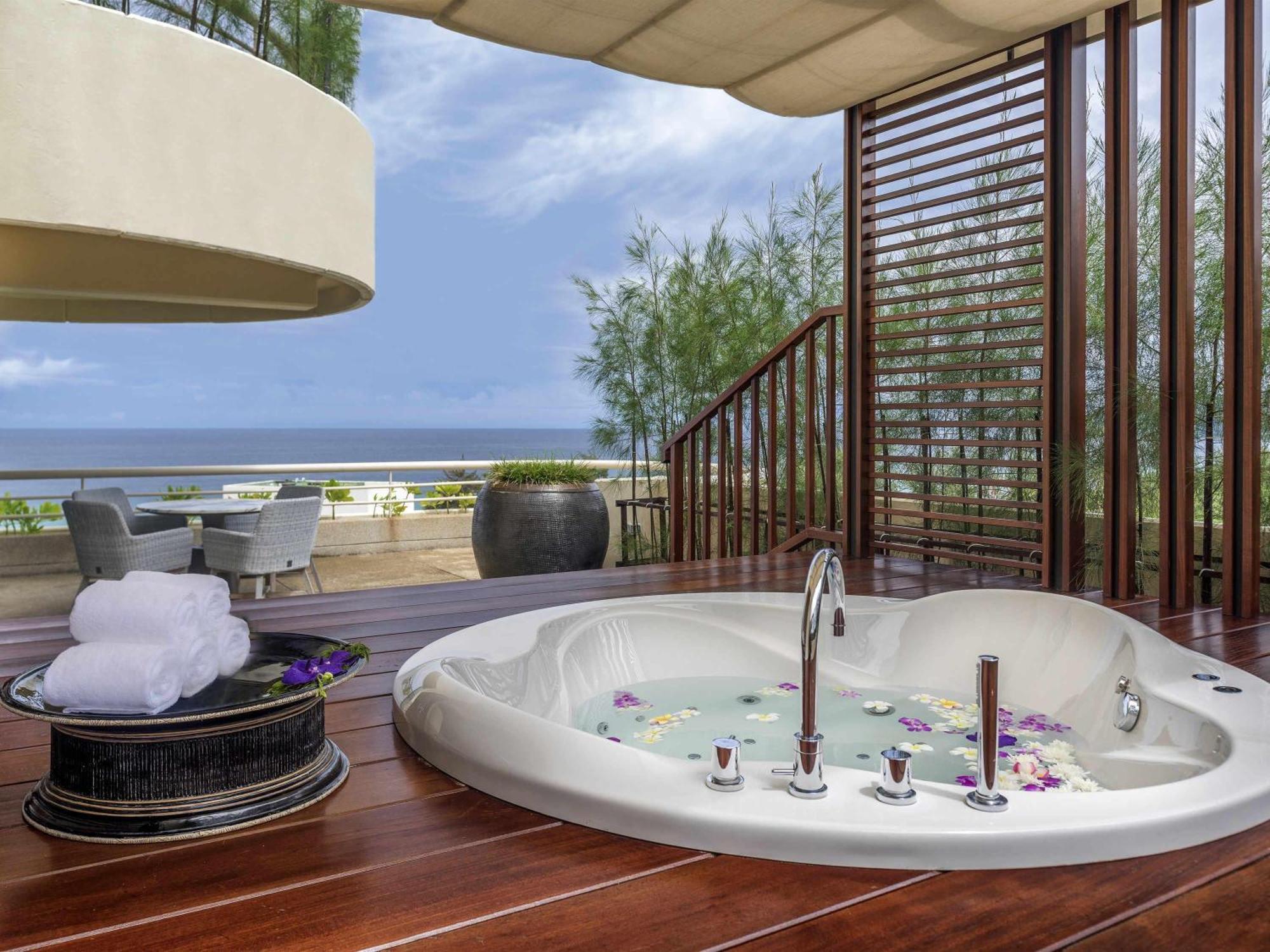 Deluxe Suite with Sea View